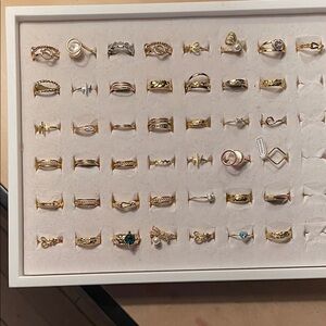 🔥 Dainty bundle of rings